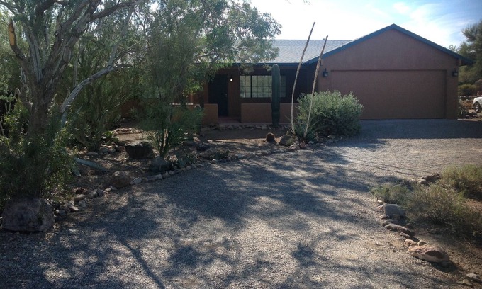 Sahuaros Grandes House | Casa Graciosa (Gracious Home), Nestled In Quiet Desert Neighborhood