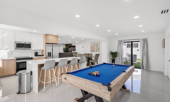 Miami Shores House | Casa Haven: 5 BDR, 9 beds, 6 miles to beach