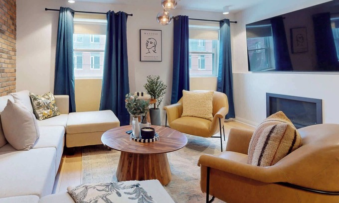 Leslieville Hotel | Casa Hotel Elegant 2BR Suite in Leslieville!