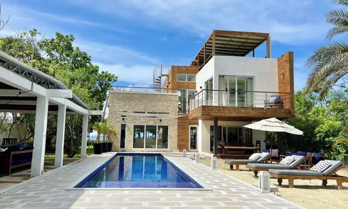 Punta Sur Villa | Casa Iguana del Mar/Entire Villa/Breakfast Included.