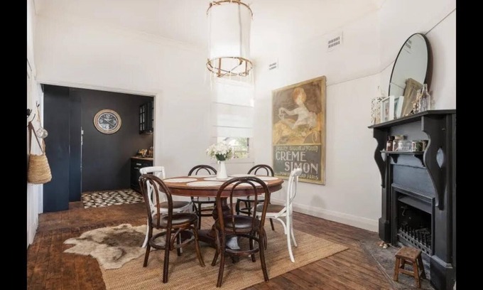 Gulgong Apartment | Casa Imperfecto a cosmopolitan apartment in an restored art Deco