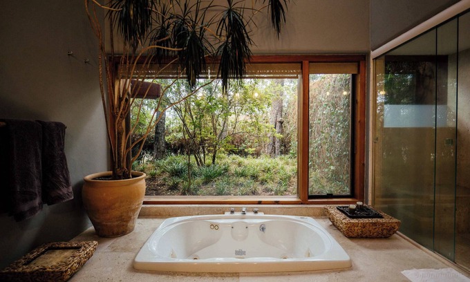 El Santuario House | Casa Izar, Magnificent Modern House with Pool and Lake View