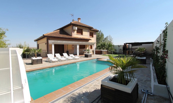 Sesena Ski Chalet | Casa Jardin. TuCasaTemporal