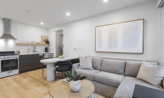 Laguna Apartment | Casa Jardin Unit 4-Boutique Suite in Downtown Santa Barbara