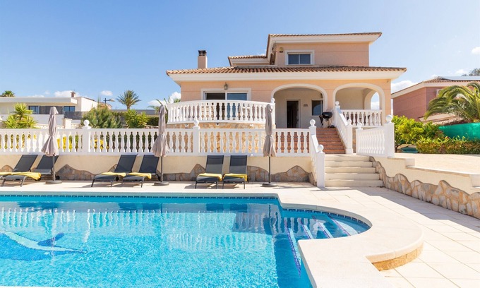 Hoya de los Patos Villa | Casa Julia spacious villa with large private pool