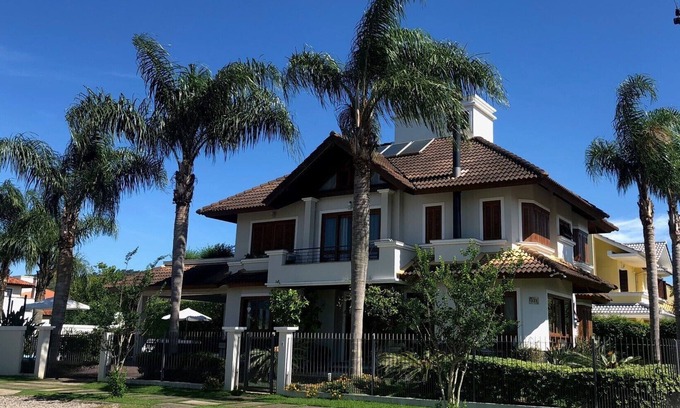 Jurere House | Casa Jurere Inter 26 to 28/02 R$2490 a day 17 people 6 bedrooms pool!