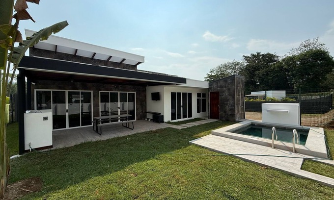 Tarcoles House | Casa Kai, a house with everything around it: mountains, beaches, tranquility.