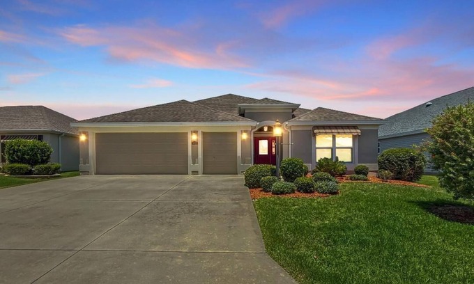 The Villages House | Casa LaBelle Retreat 2/2 prime location - Dog Friendly