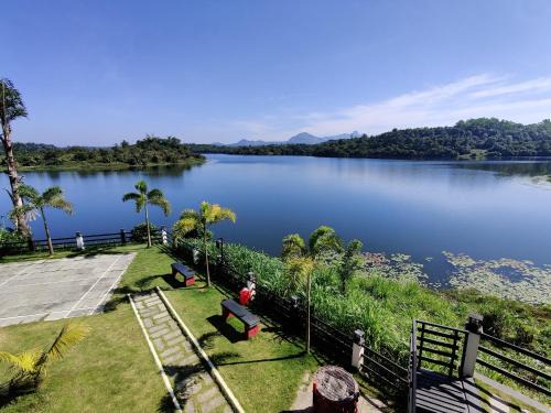 Vayittiri Resort | Casa Lake View Resort Wayanad