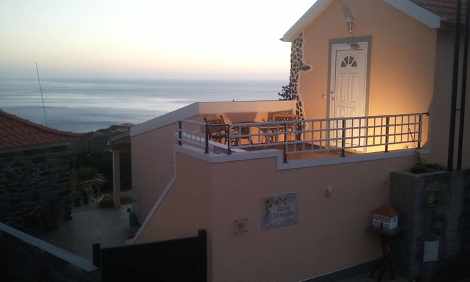 Estreito da Calheta House | Casa Lanaflor, view of the endless expanse of the Atlantic, smart TV, air conditioning