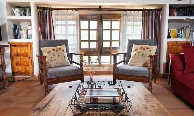 Gascuena de Bornova Cottage | Casa Las Heras for 8 people