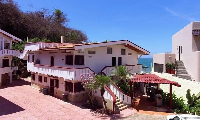 Los Ayala House | Casa las Mariposas Bungalow 1