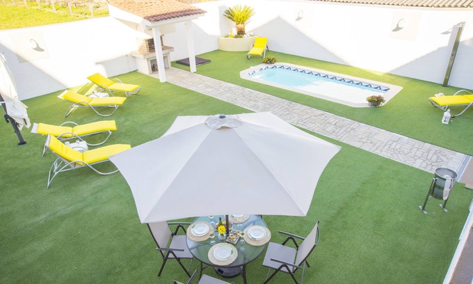 Cambados House | Casa LAS PALMERAS, holiday villa with pool and barbecue in the Rías Baixas