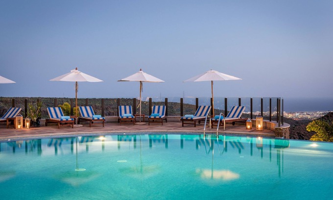 Monte Leon Hotel | Casa León Royal Retreat