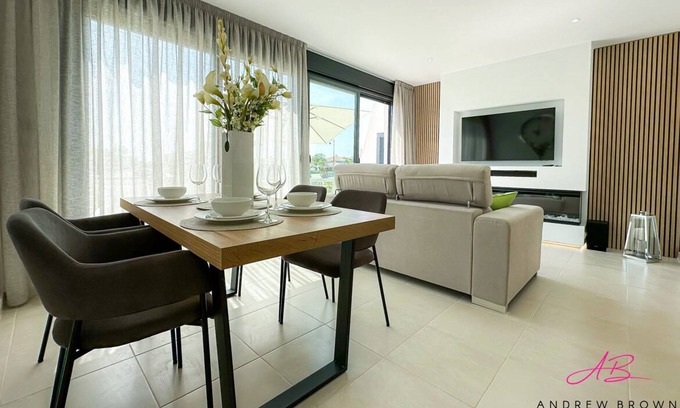 Torre-Pacheco Apartment | Casa Lejos - Luxury Ground Floor 2 Bedroom 2 Bathroom Apartment With Garden