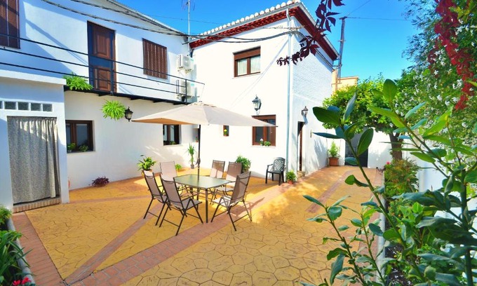 Beiro Villa | Casa Limon Patio y Parking