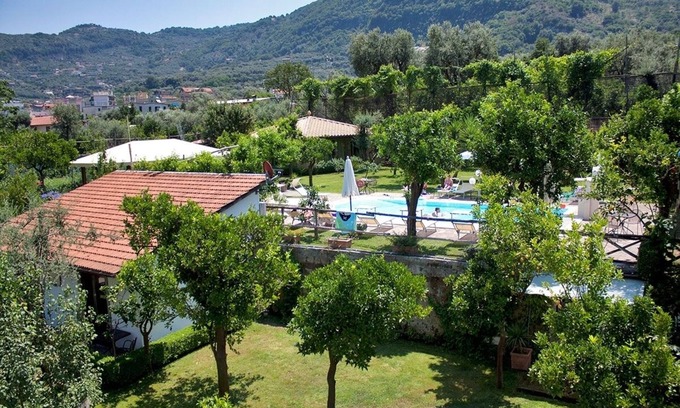 Sorrento Ski Chalet | Casa Limoneto with shared pool