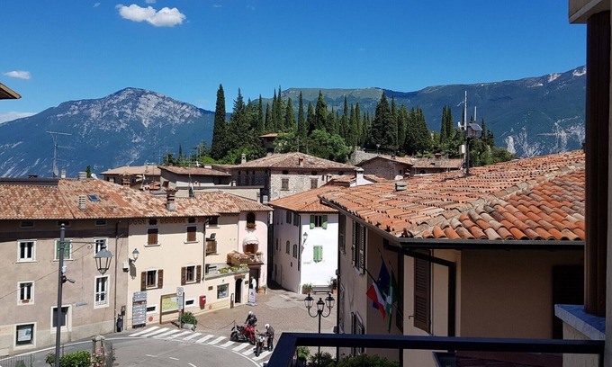 Pieve Apartment | Casa Liver Pieve balcony town center
