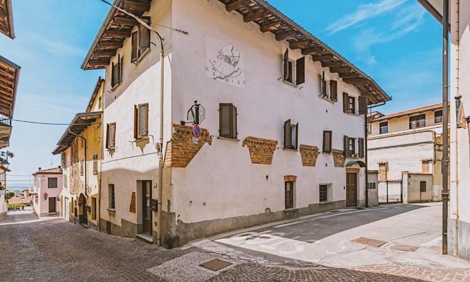 La Morra Apartment | Casa Lobe - Charming apartment in village centre