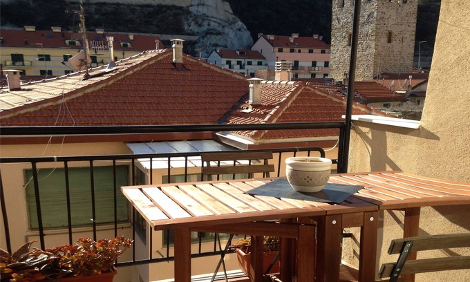 Noli Apartment | Casa Luminosissima e Tranquilla nel Centro Storico di Noli a due Passi dal Mare