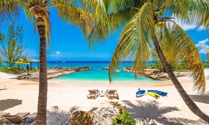 George Town House | Casa Luna 4 by Grand Cayman Villas & Condos
