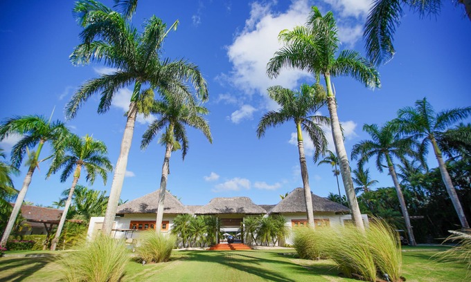 Los Naranjos Villa | Casa Luna Llena by Luxe Haus – Butlered Villa, Staff, Pool, Jacuzzi, Golf Carts