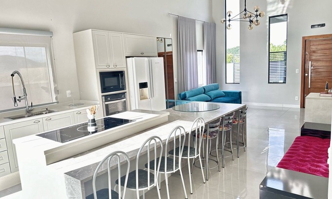 Tifa Monos House | Casa luxuosa De Piscina e Hidromassagem