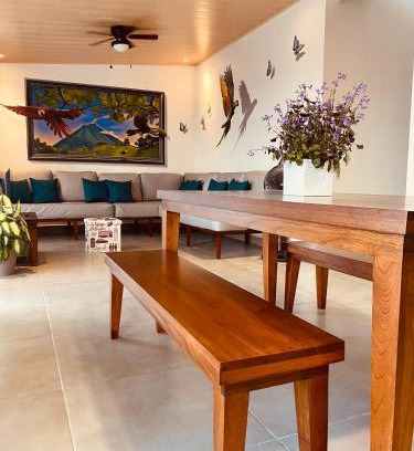 Barrio Pilo House | Casa Macaw