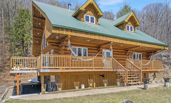 Val-des-Monts Apartment | Casa Madera - 11 Acres/SPA/Close to Lac McGregor