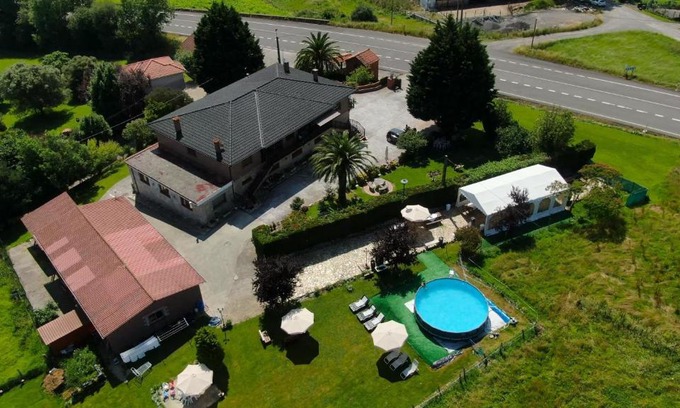 Hazas de Cesto House | Casa Madrazo con piscina y parrillas