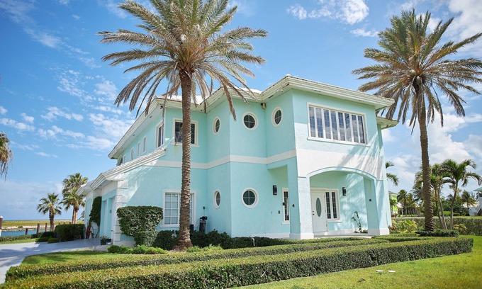 West End Villa | Casa Malaya at Old Bahama Bay - 4 bedroom villa with pool, hot tub & boat dock