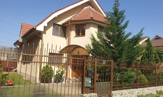 Baile Unu Mai House | Casa Mali! 4 cozy and quiet private rooms in Baile 1 Mai - Thermal SPA Resort