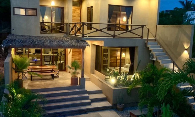 Brisas de Zicatela House | CASA MALOYA alberca y vista del mar
