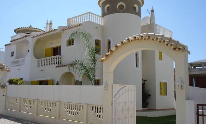 Castelo House | Casa Maré Alta (4 bedrooms and pool, sea view)