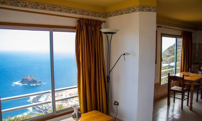 El Tanque Apartment | Casa Mara Twin bed Apartment with Ocean View