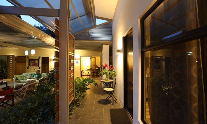 Cacique Bed & Breakfast | Casa Maria Airport B&B