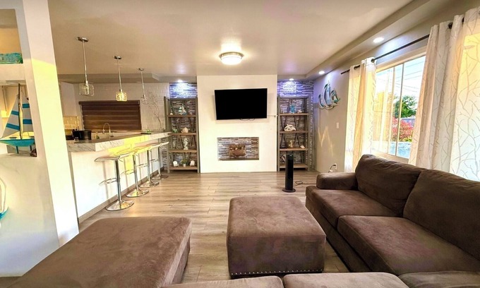 Valle Dorado House | Casa Marina, Large private parking, comfortable and spacious, close to the beach and everything.