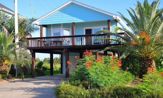Isla Del Sol House | Casa Maya - Newly Renovated Vacation Home - 10 minutes walk to the beach