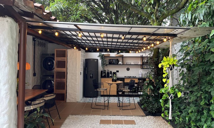 La Aguacatala Bed & Breakfast | Casa Medallo