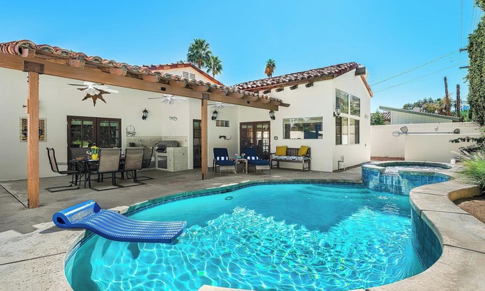 The Mesa House | Casa Mesa! New Listing! 3 bed/3 bath! Pool! Spa! Fireplace! Close to Downtown PS