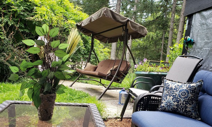 Highlands Bed & Breakfast | CASA MIA Guest Suite - Quiet, Private and Beautiful Accomodation in Victoria BC