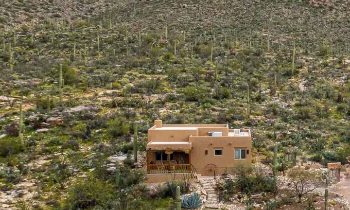 Tanque Verde House | Casa Milagrosa A private one bedroom casita with views overlooking Tucson