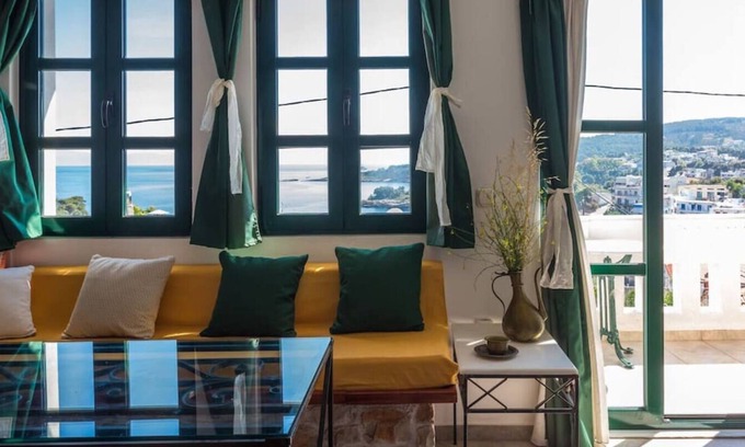 Votsi Apartment | Casa Milos Studio - Sea View, Few Steps From Beach