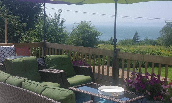 Barton Bed & Breakfast | Casa Moana, Lovely old house overlooking St. Mary`s Bay, with free breakfast.