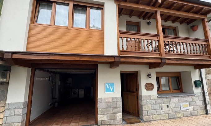 Bimenes Municipality House | Casa Moises Bimenes