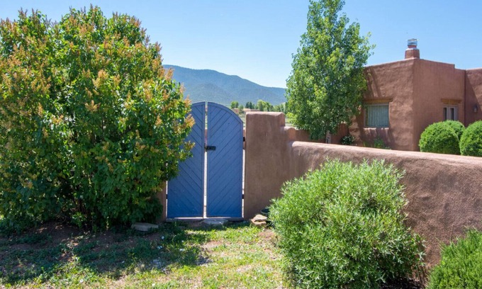 Taos House | Casa Monte Vista - Dream Getaway centrally located for easy access to all things fun