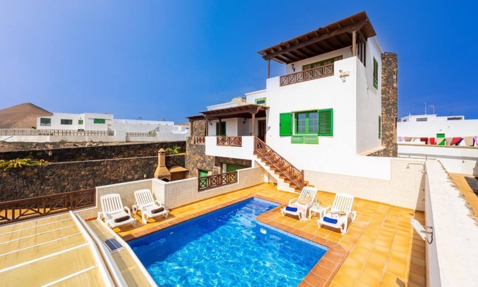 Conil Villa | Casa Morro Blanco - Four Bedroom Villa, Sleeps 9