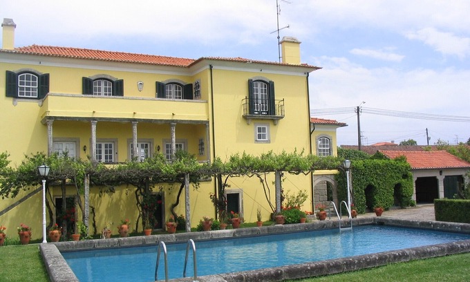 Cardielos House | Casa Noble century. XVIII with private pool, balconies and spectacular views!