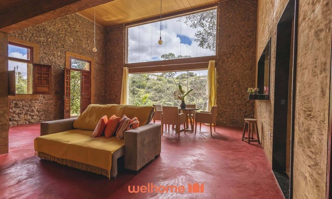 Bezerros House | Casa na pedra em Serra Negra vista para montanha