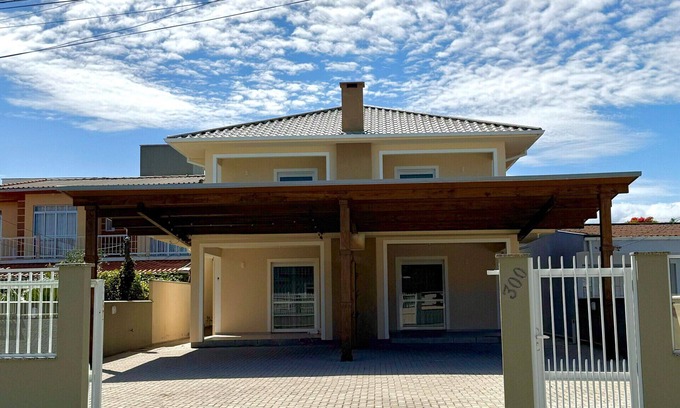 Palhoca House | Casa na praia c WiFi e churrasqueira em Palhoça/SC